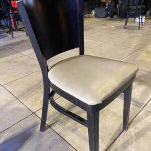 Remate Sillas de Madera con sillin blanco  (13un)