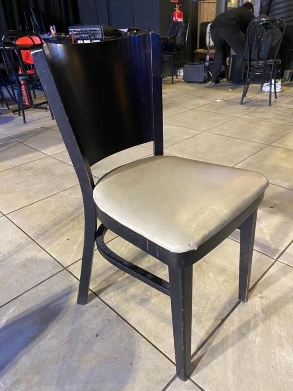 Remate Sillas de Madera con sillin blanco  (13un)