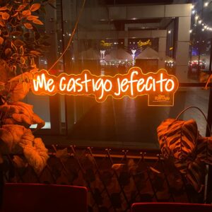 Neon de "Me castigo jefecito"